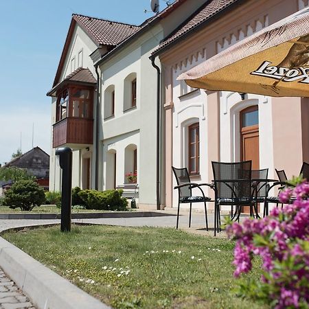 Penzion Nad Oborou Hradec Kralove Bagian luar foto