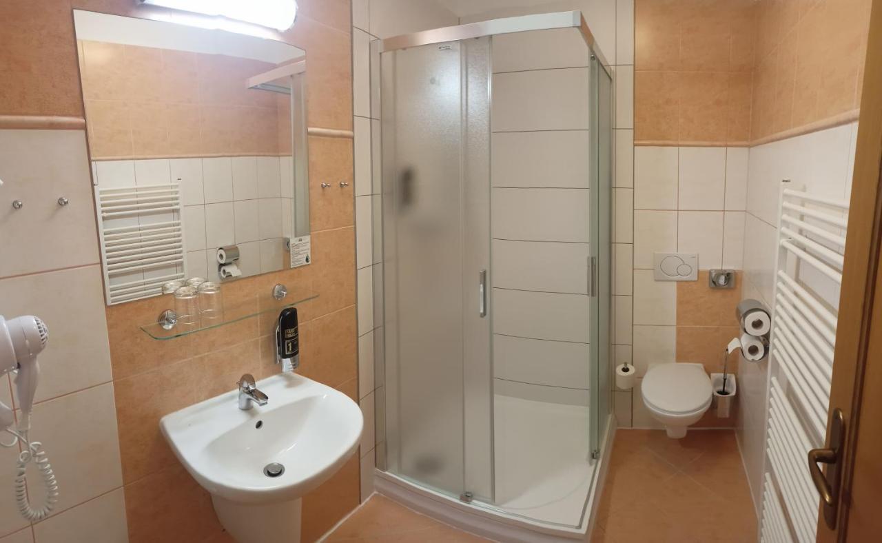 Penzion Nad Oborou Hradec Kralove Bagian luar foto