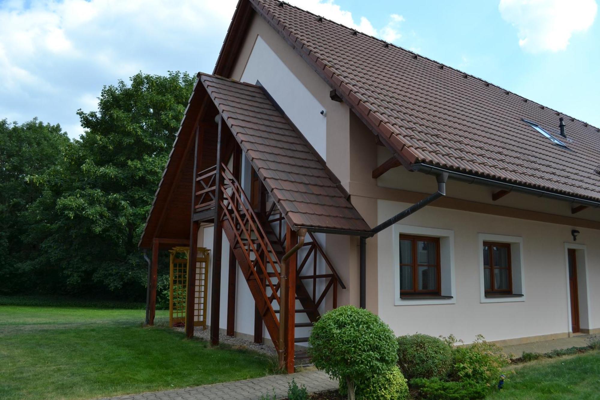 Penzion Nad Oborou Hradec Kralove Bagian luar foto