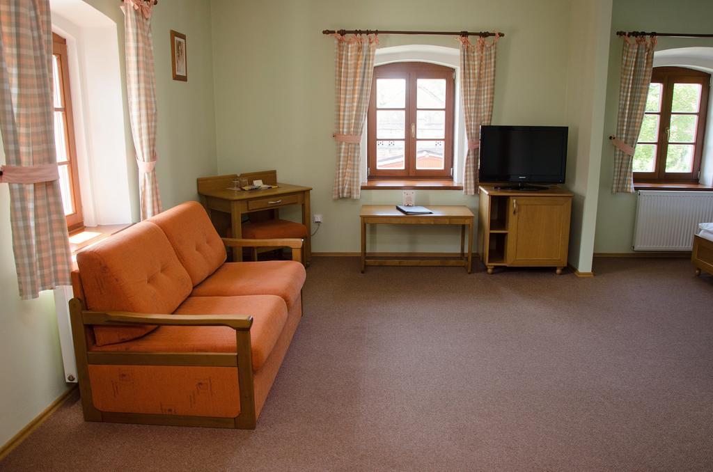 Penzion Nad Oborou Hradec Kralove Bagian luar foto