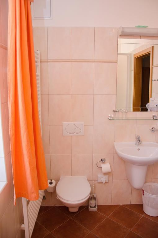 Penzion Nad Oborou Hradec Kralove Bagian luar foto