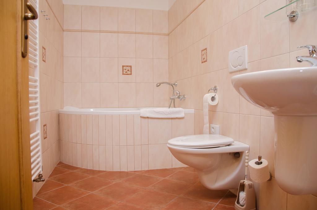 Penzion Nad Oborou Hradec Kralove Bagian luar foto