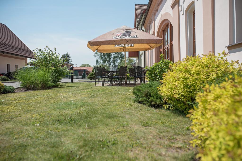 Penzion Nad Oborou Hradec Kralove Bagian luar foto
